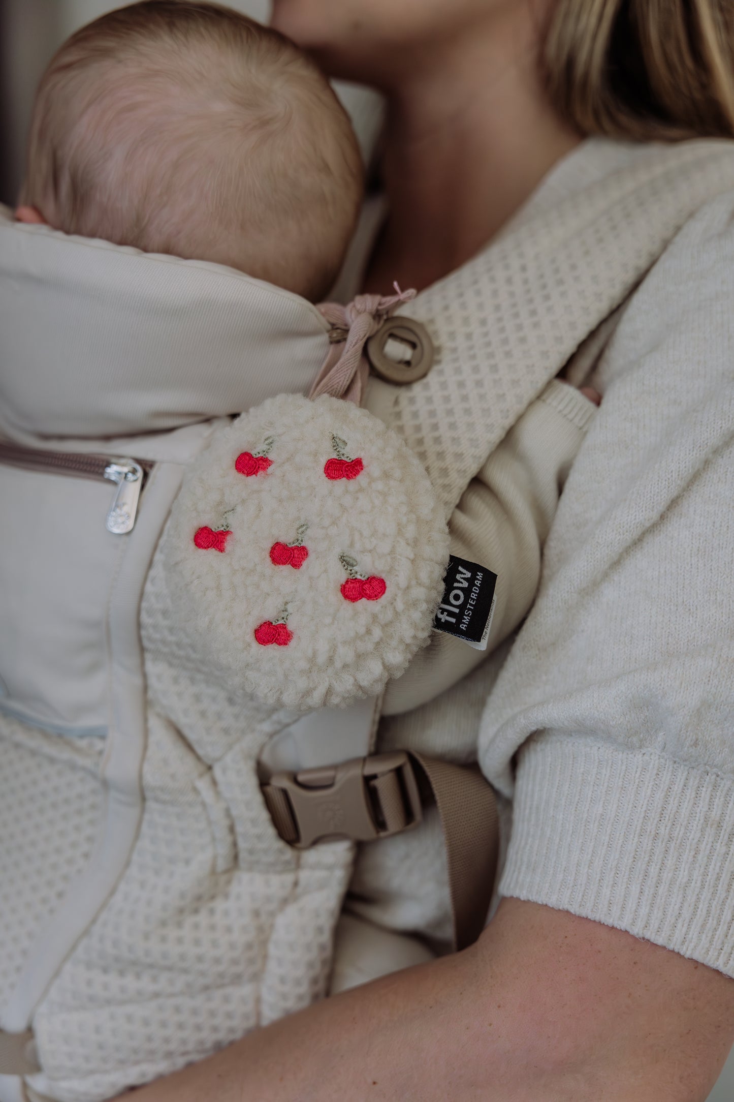Lucy - Doudou sur le pouce (cerise)