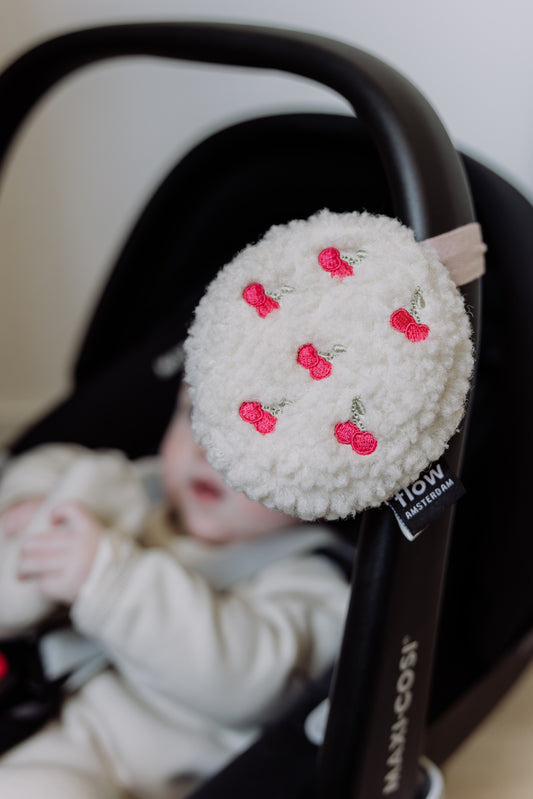 Lucy - Doudou sur le pouce (cerise)